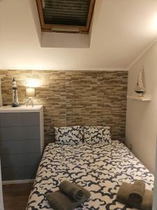 a bedroom with a bed with two towels on it at NEW - Casa Rocha in Sesimbra