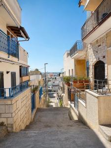 an alleyway between two buildings in a city at Camera Cafè Affitta camere in Nardò +27 photos