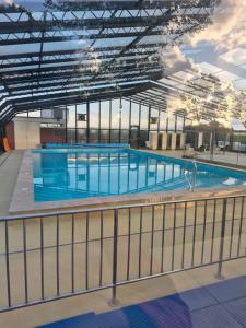 a large swimming pool on top of a building at De vijverhut in Schagen
