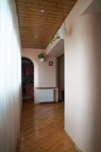 an empty room with a white wall and a wooden ceiling at Nida Center Studio Apartment in Neringa