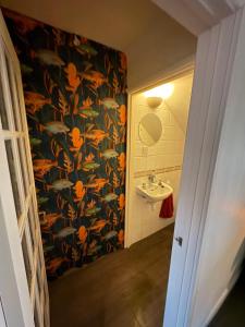 a bathroom with a floral wallpaper and a sink at Sunset at Horizon in Castel +18 photos