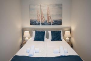 a bedroom with a bed with two sails on the wall at Marina Piaski Apartamenty in Piaski