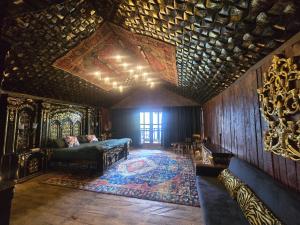 a living room with a couch and a chandelier at Dar Al Masyaf in Sharan