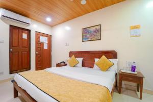 a bedroom with a large bed and a wooden ceiling at The New Hill Retreat in Mahabaleshwar