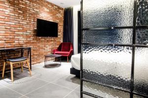 a room with a bed and a brick wall at Hotel the Castle Jamsil#1 in Seoul