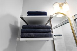 a bunch of towels on a shelf in a bathroom at Plaza Condo With Queen Bed 3 in Kansas City +26 photos