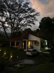 a car parked in front of a house at night at Casa Flussy in Sorá