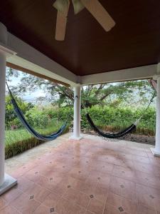 a porch with a hammock in a house at Casa Flussy in Sorá