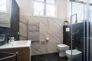 a bathroom with a toilet and a sink and a shower at La Porta Verde 8 - Relax vicino Parma in Collecchio +17 photos