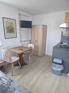 a small room with a table and a table and chairs at My Pension City Großaitingen - Augsburg in Großaitingen