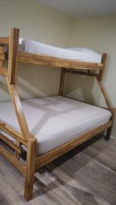 a couple of bunk beds in a room at Hotel Y Restaurante Verano Azul in Moñitos