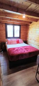 a bedroom with a large bed in a cabin at La cabaña de Magui in Riópar