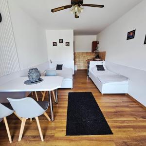 a living room with a white table and chairs at Fox pokoje-apartament-domki in Władysławowo