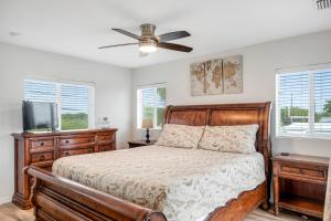 a bedroom with a bed and a ceiling fan at BP04FLR Sunset Villa in Big Pine Key