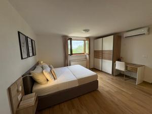 a bedroom with a large bed in a room at Studio Apartman Nika in Višnjan