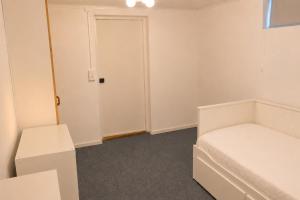 a small bedroom with a bed and a door at Boende i Vimmerby in Vimmerby