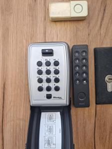 a remote control sitting on top of a cash register at Instant Charnel Sauna et Jacuzzi Privatif in Istres