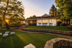 a backyard with white chairs and a house at Spacious Villa Private Gameroom in Fallbrook