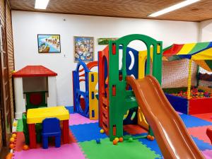 a play room filled with different types of play equipment at Flat 113, Hotel Cavalinho Branco in Águas de Lindoia