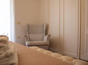 a white chair sitting in a room with a table at B&B Estea Tropea in Tropea