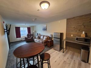a kitchen and living room with a table and a couch at Roosevelt Inn Mount Rushmore in Keystone