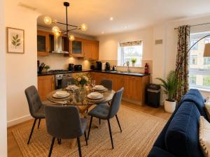 a kitchen and living room with a table and chairs at Mango Tree Apartment - Near Leisure Park & Station in Cambridge +7 photos