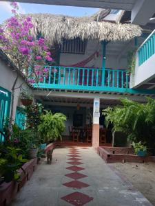 a house with a cat walking in a courtyard at Milimar Hostal in San Onofre