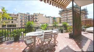 a patio with a table and chairs on a balcony at Foce 24 - City Garden 2 - in Imperia