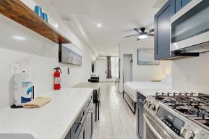 a kitchen with a stove and a bed in a room at Sunshine, Beach & Smiles on Ocean Drive in Miami Beach