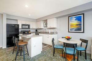 a kitchen and dining room with a table and chairs at WorldMark Birch Bay in Birch Bay