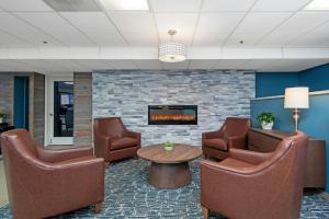 a waiting room with chairs and a fireplace at WorldMark Birch Bay in Birch Bay
