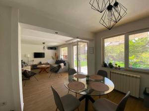 a living room with a table and chairs at ,,Villa Vera" Peshtani in Peštani