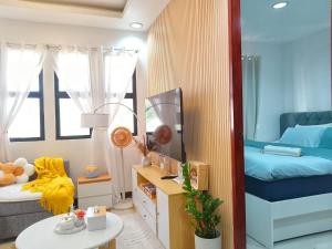 a small room with a bed and a table at Y&S Residence in Olongapo