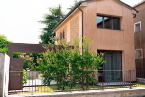 a brick house with a fence in front of it at Dimora al Glicine in Sernaglia della Battaglia