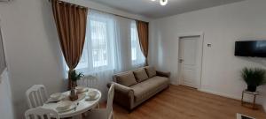 a living room with a couch and a table at SIA Thermal Felix - Calm & Comfort near Apollo Thermal Bath in Baile Felix