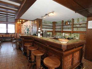 a bar in a restaurant with wooden stools at Bergheimat L in Huben