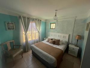 a bedroom with a bed and a chair and a window at Rancho Elquino in Vicuña +84 photos