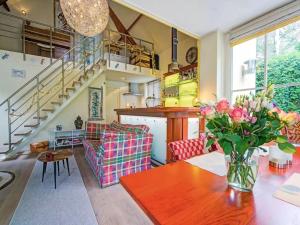 a living room with a vase of flowers on a table at Wellnesshuisje Kalheupink in Oldenzaal