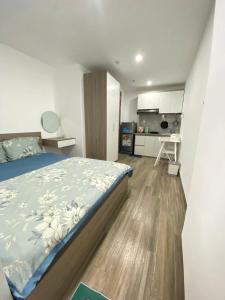 a bedroom with a bed and a kitchen at Thien Khanh Hotel for rent in Danang