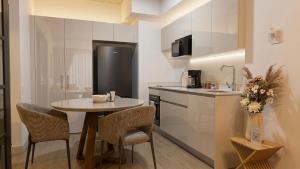 a kitchen with a small table and chairs in a room at Deluxe Studio in Secrt Escalante AC in San Pedro +15 photos