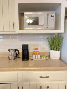 a kitchen counter with a coffee maker and a microwave at Xuan Pine House in Altoona