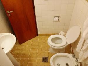 a bathroom with a white toilet and a sink at Lindo recuerdos in Posadas