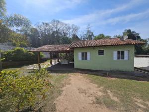 a small green house with a roof at Rancho da Benção in São Roque