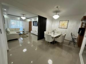 a living room with a couch and a table and chairs at Elegant and comfortable and exclusive first level in Santo Domingo