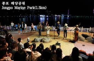 a group of people on a stage in front of a crowd at Yeosu1944 in Yŏsu