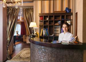 Členové personálu v ubytování Villa Buko