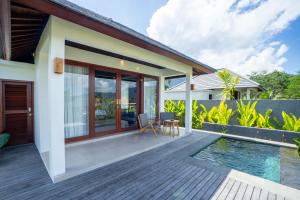 a house with a deck and a swimming pool at Gauri Villas Sidemen in Sidemen +11 photos