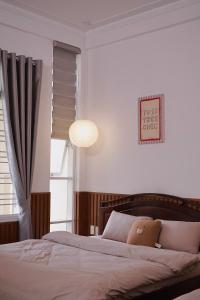 a bedroom with a large bed and a window at Mộng Homestay in Huế in Thôn Trường Giang