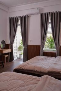 a bedroom with two beds and a window at Mộng Homestay in Huế in Thôn Trường Giang