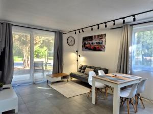 a living room with a table and a couch at Villa Rico - Kalno in Kalno